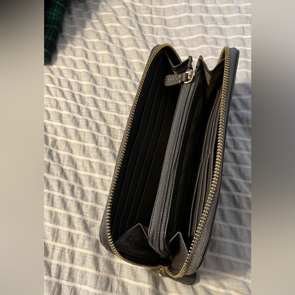 Gray Ugg Wallet - Picture 4 of 4